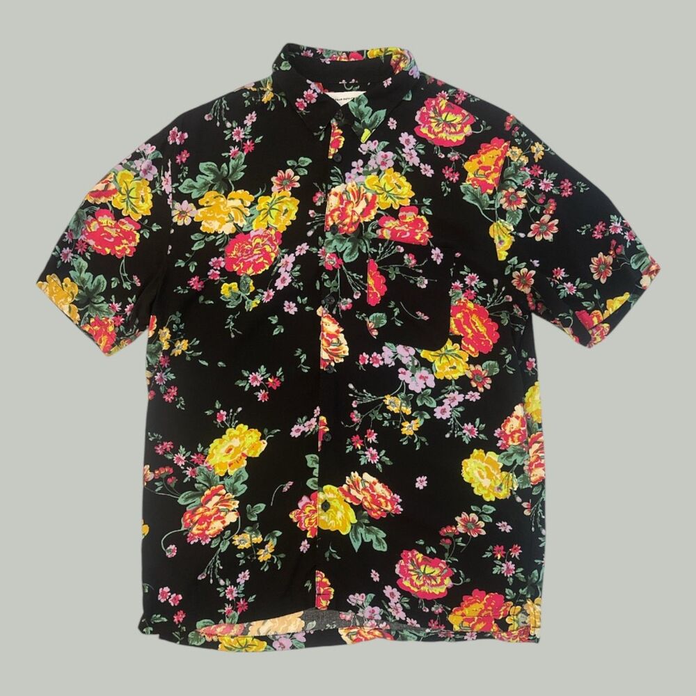 Urban Outfitters Floral Short Sleeve Button-Down Shirt - Black - Size Small